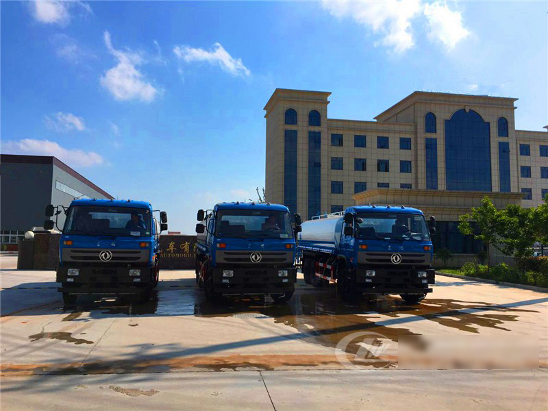 云南客戶批量訂購的東風(fēng)后雙橋?yàn)⑺囀状伟l(fā)車3臺(tái)