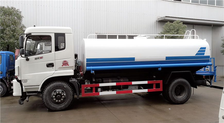 東風御虎D913灑水車